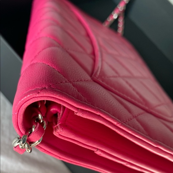 Chanel lamb wallet on chain fuchsia. - Picture 3 of 16